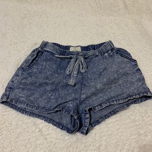 LOVE high waisted shorts